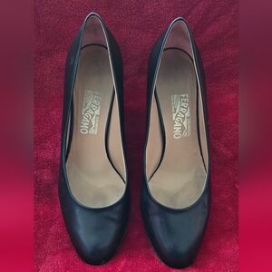 Salvatore Ferragamo Women's Black Leather Round Toe Pumps-Size 10B